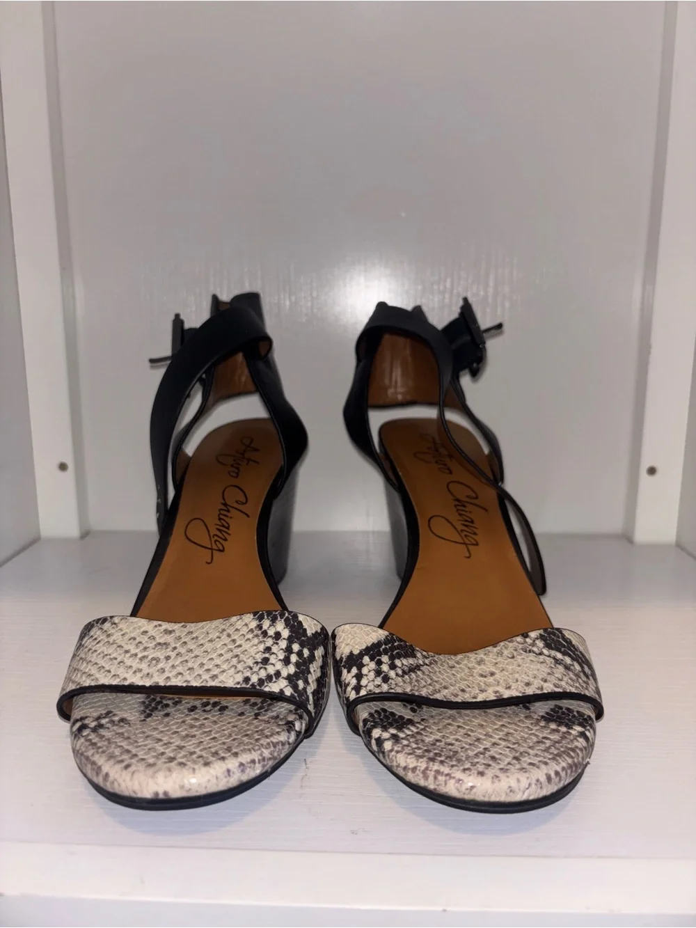 Arturo Chiang chic slingback