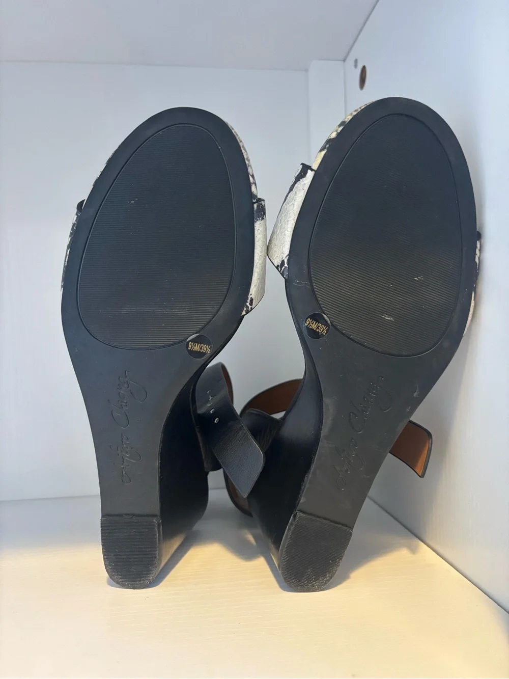 Arturo Chiang chic slingback