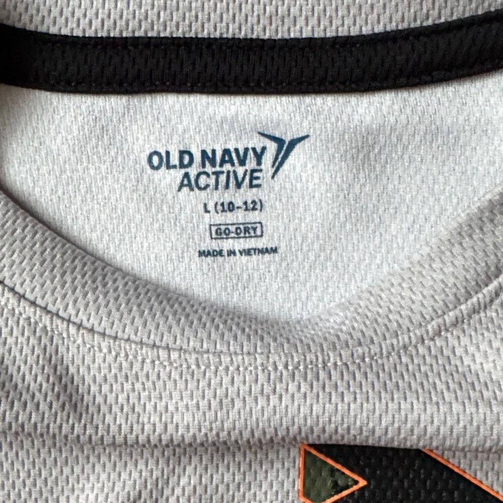 Old Navy Light Gray Graphic Tee with Orange Accents