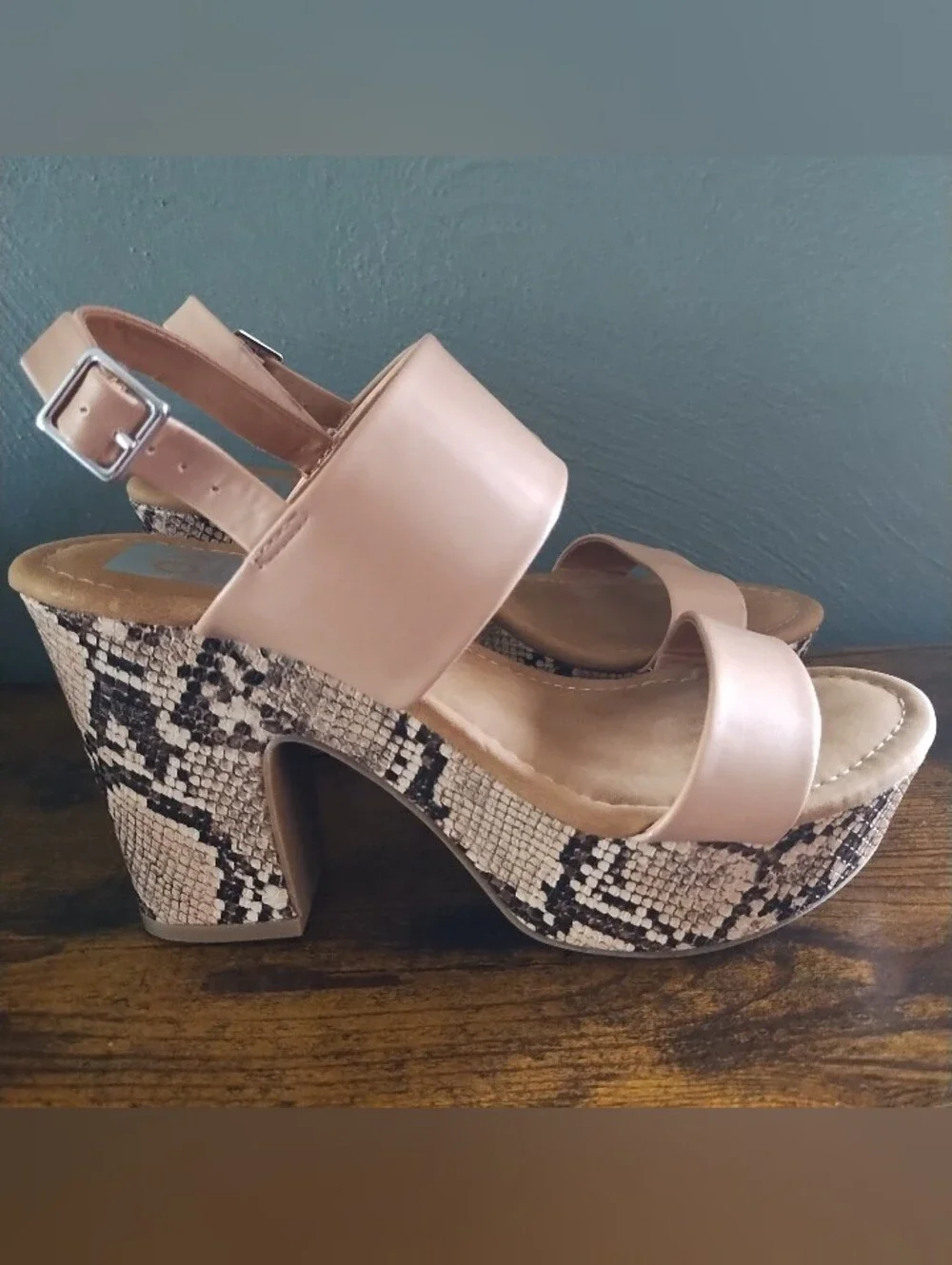 DV by Dolce Vita platform measures