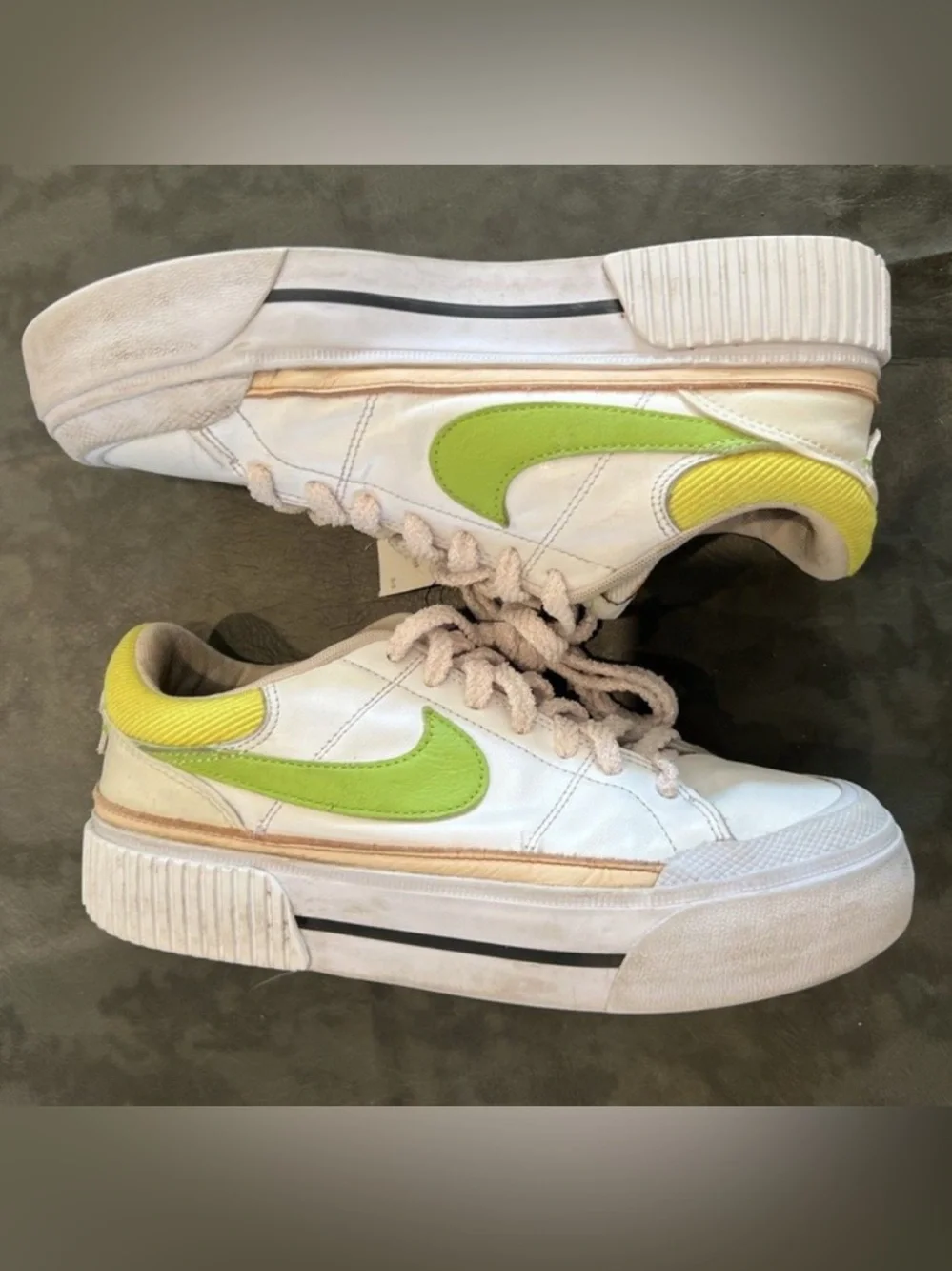 Nike Platform Athletic Sneakers Sz 8  Ladies