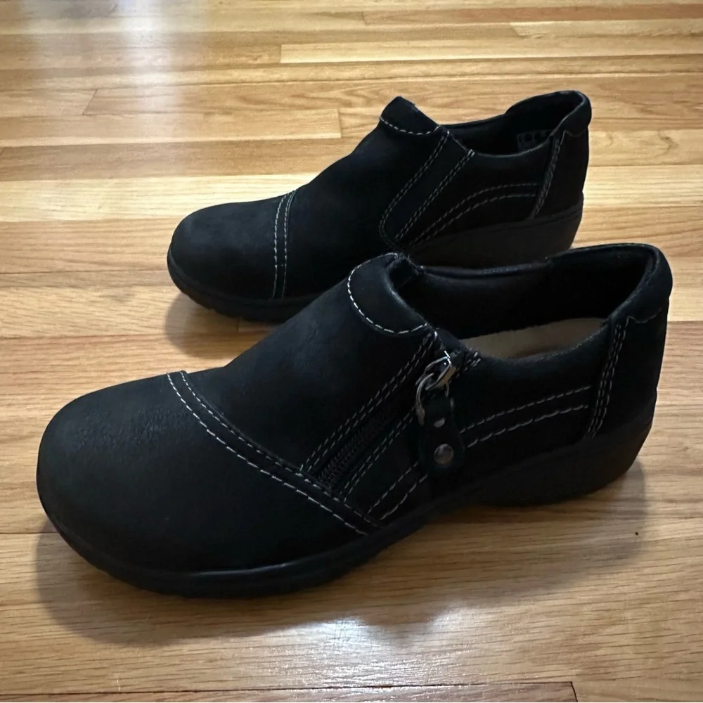 Clarks Carleigh Ray Slip on shoes suede/nubuck Black womens size 5 kids size 3.5