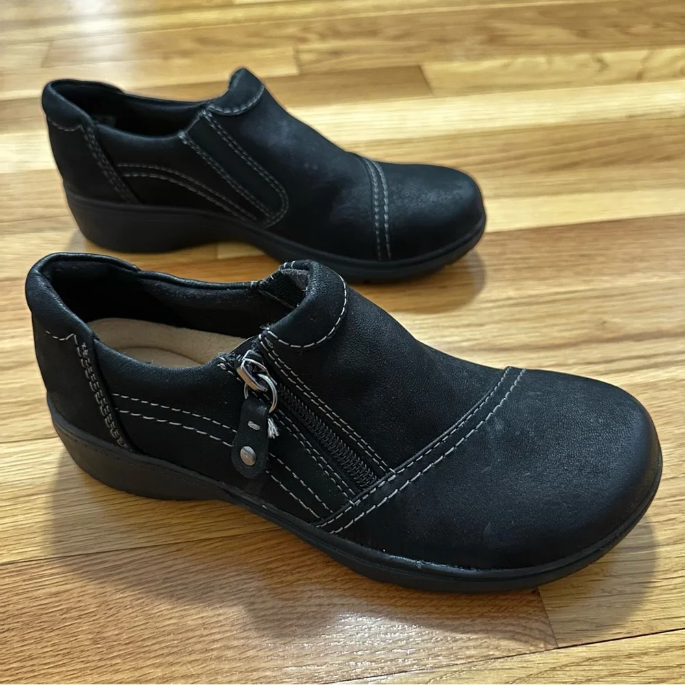 Clarks Carleigh Ray Slip on shoes suede/nubuck Black womens size 5 kids size 3.5