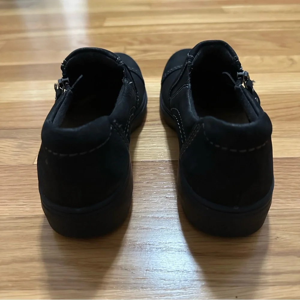 Clarks Carleigh Ray Slip on shoes suede/nubuck Black womens size 5 kids size 3.5