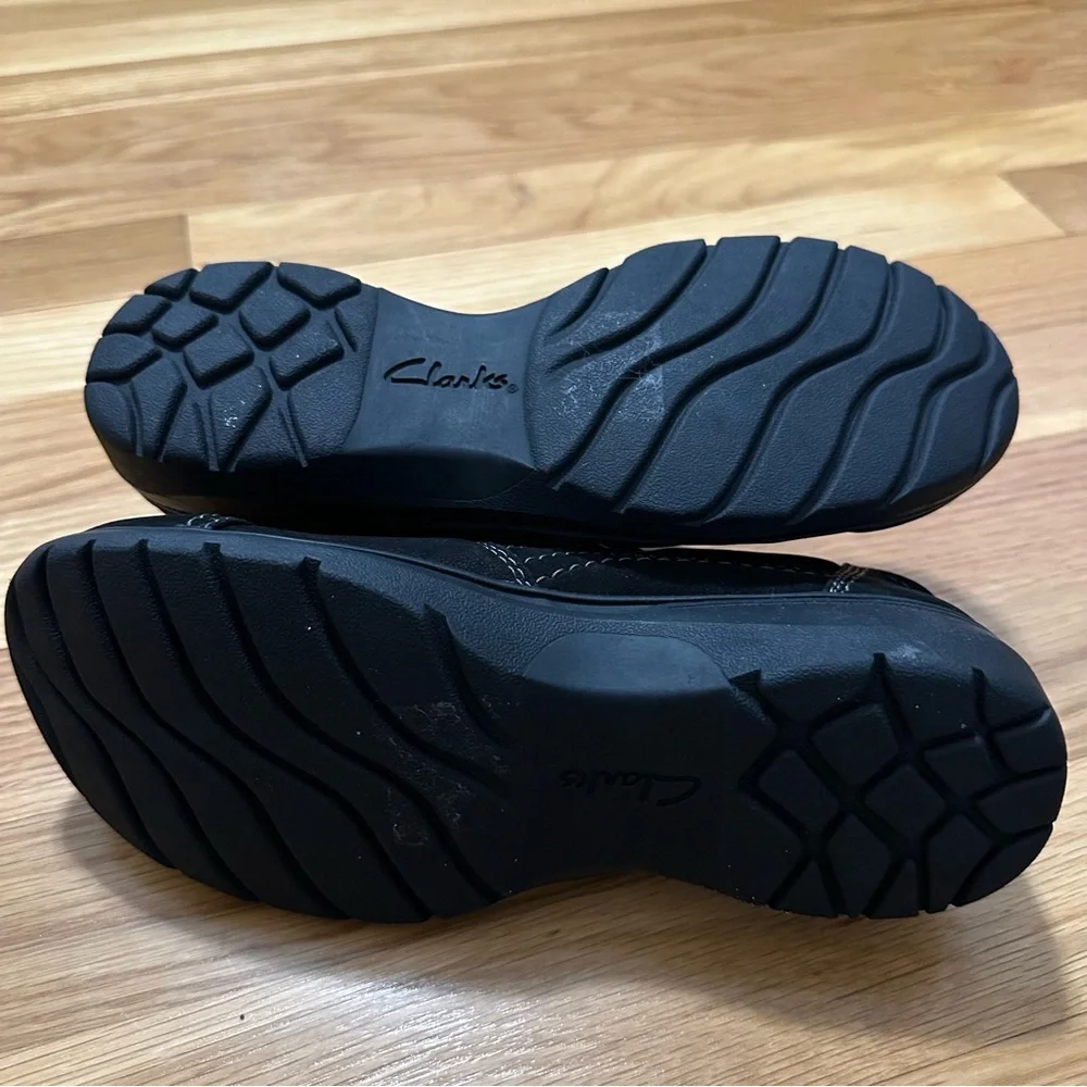 Clarks Carleigh Ray Slip on shoes suede/nubuck Black womens size 5 kids size 3.5