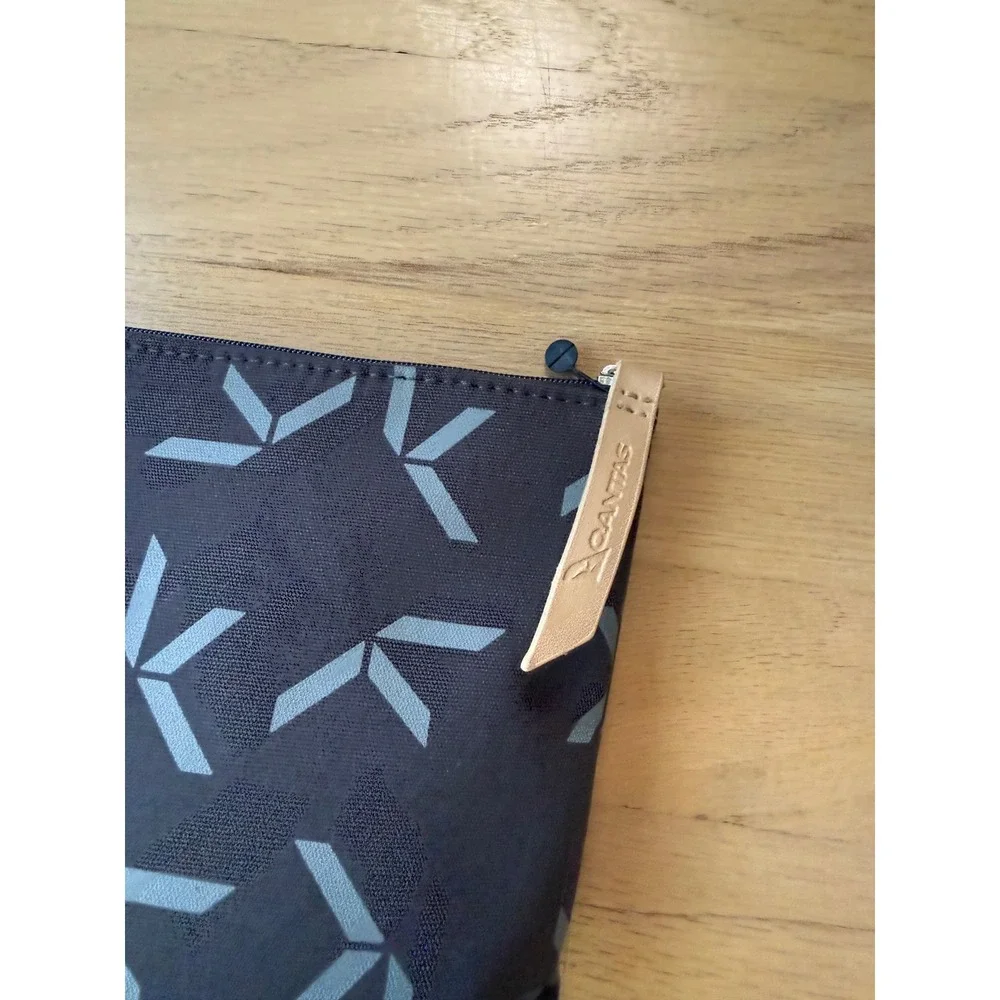 NWT KOSKELA Qantas Amenity Pouch Unisex Navy Blue Geometric Canvas Travel Bag OS