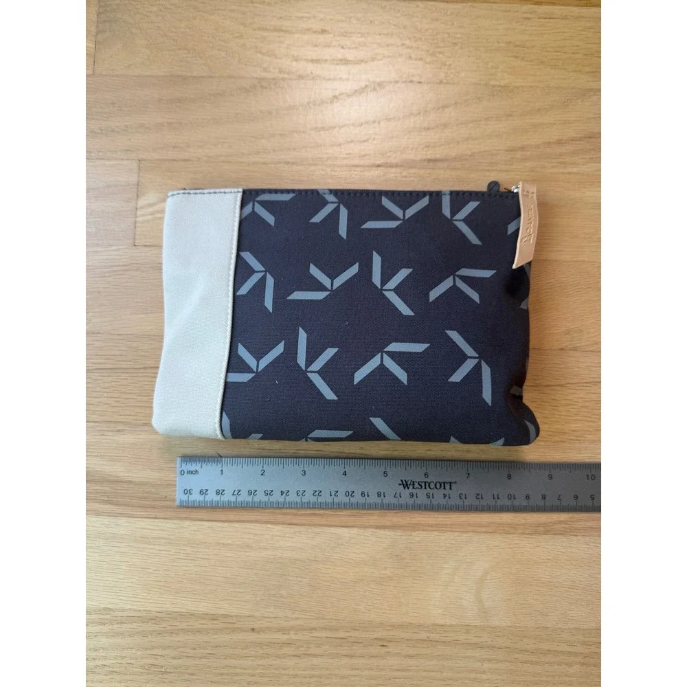 NWT KOSKELA Qantas Amenity Pouch Unisex Navy Blue Geometric Canvas Travel Bag OS