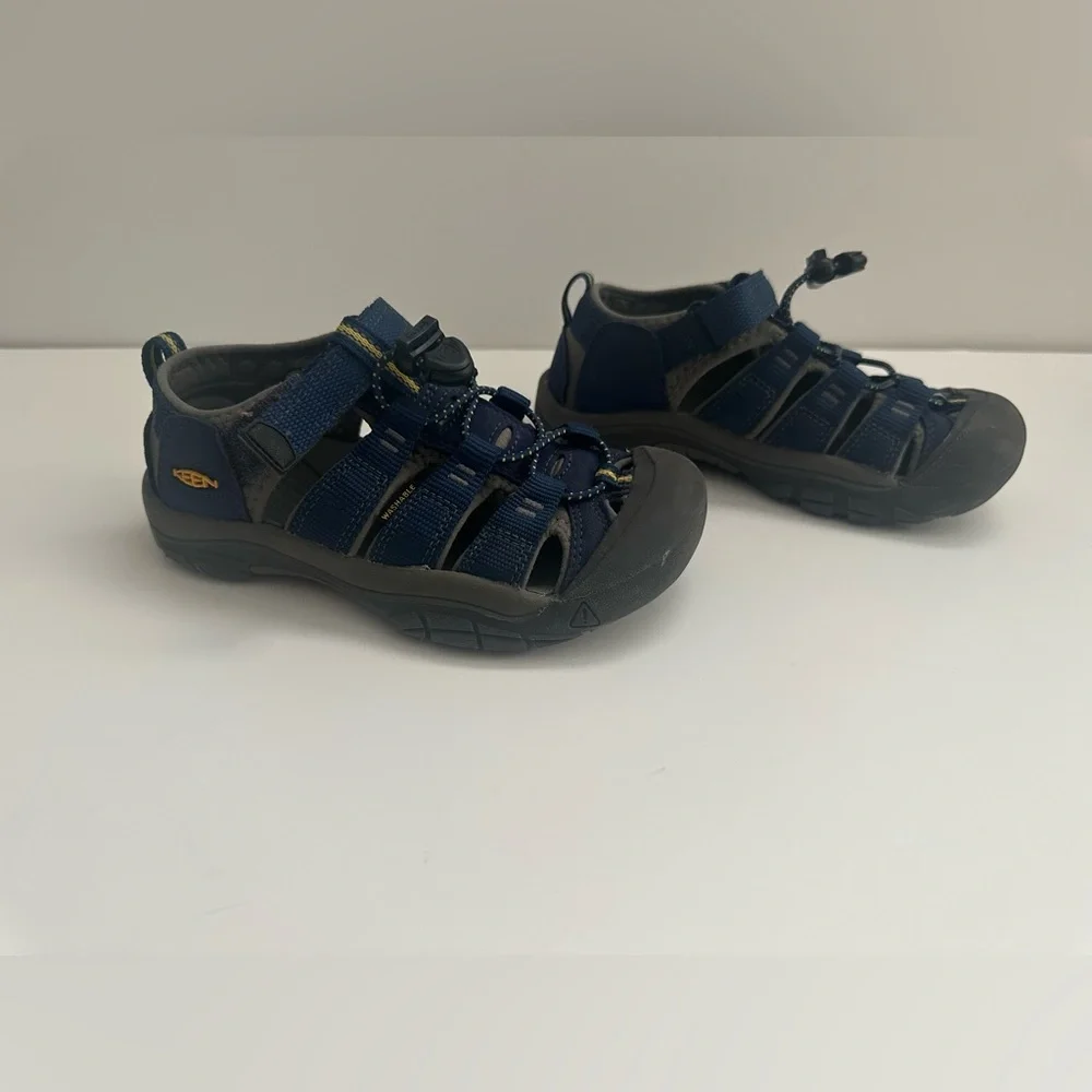 Keen comfortable navy