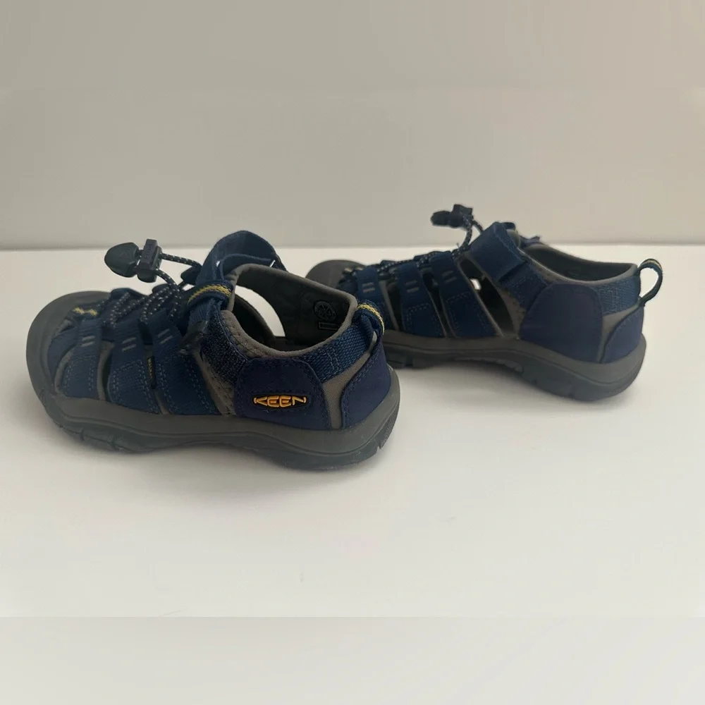 Keen comfortable navy
