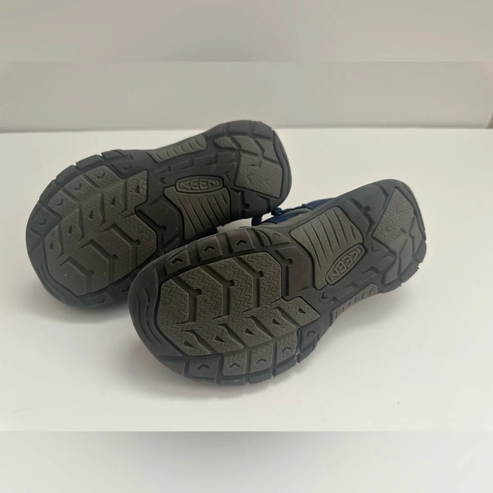 Keen comfortable navy