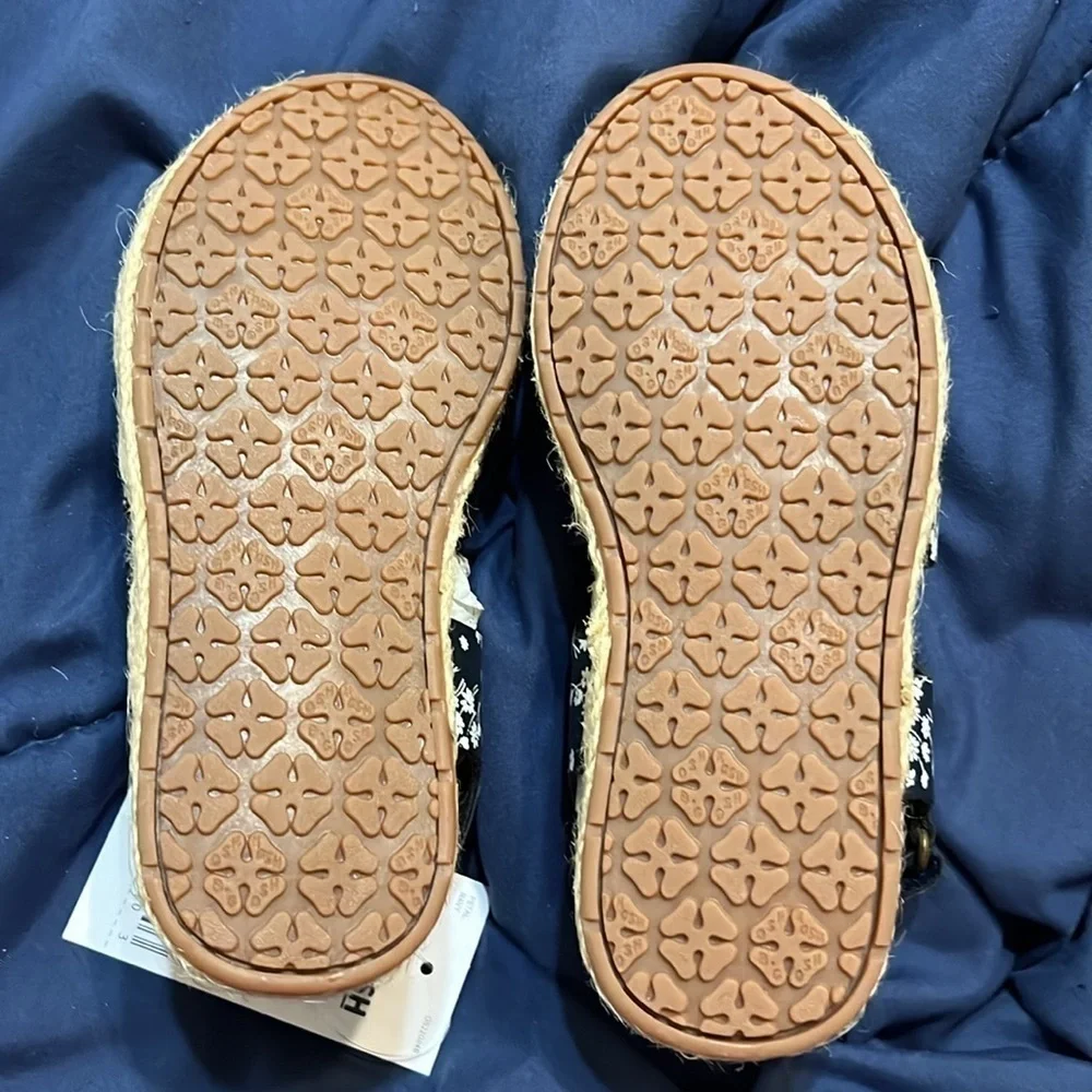 NWT OshKosh B'Gosh Girl's Petal Sandal