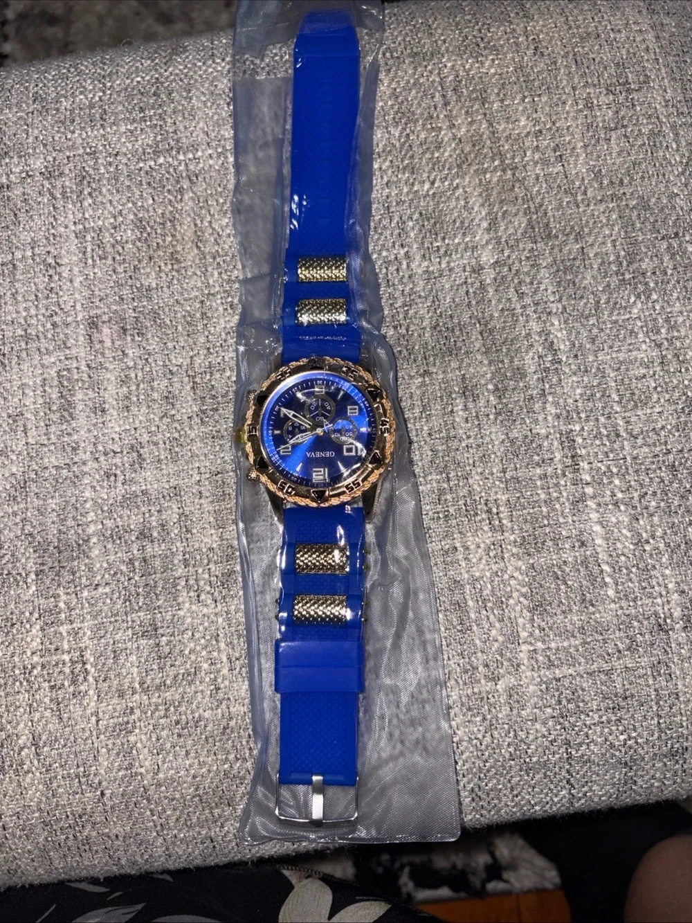 Geneva bold blue