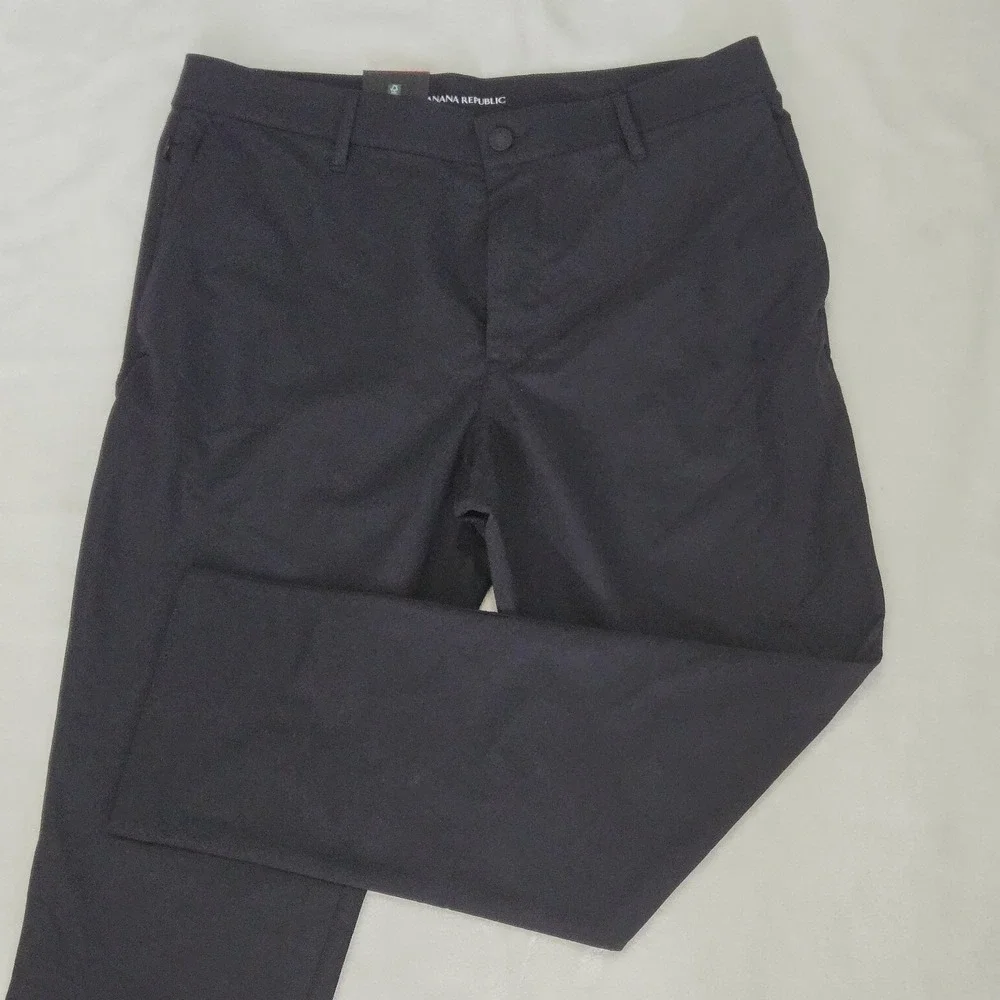 Banana Republic Men's Performance Golf Pants Black Flat Front 34x29 NWT
