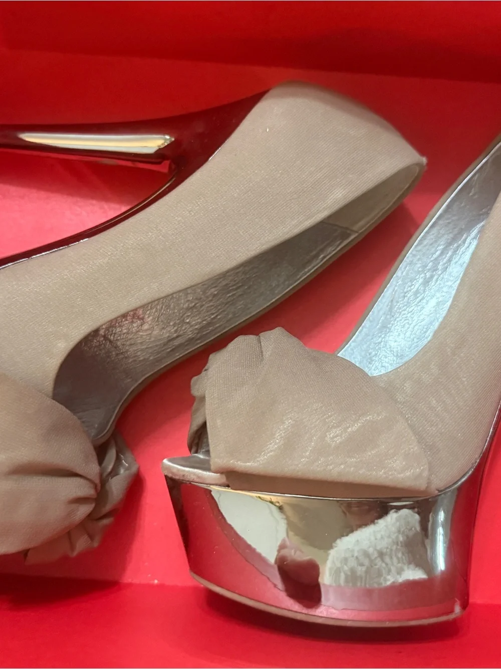 Steve Madden Taupe silk bow Peep-Toe Platform Heels in Metallic Silver 7 Y2K