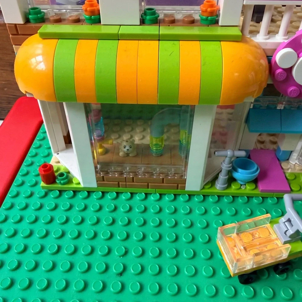 95% complete LEGO Friends Heartlake City Pet Center 41345 with Manuel