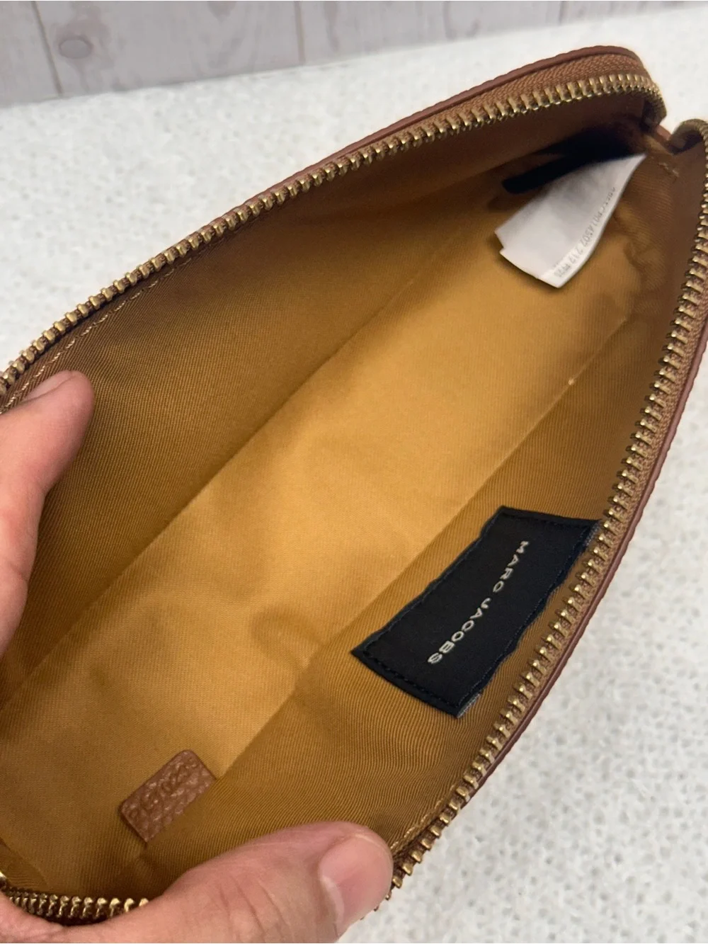 Marc Jacobs mj gold fastening
