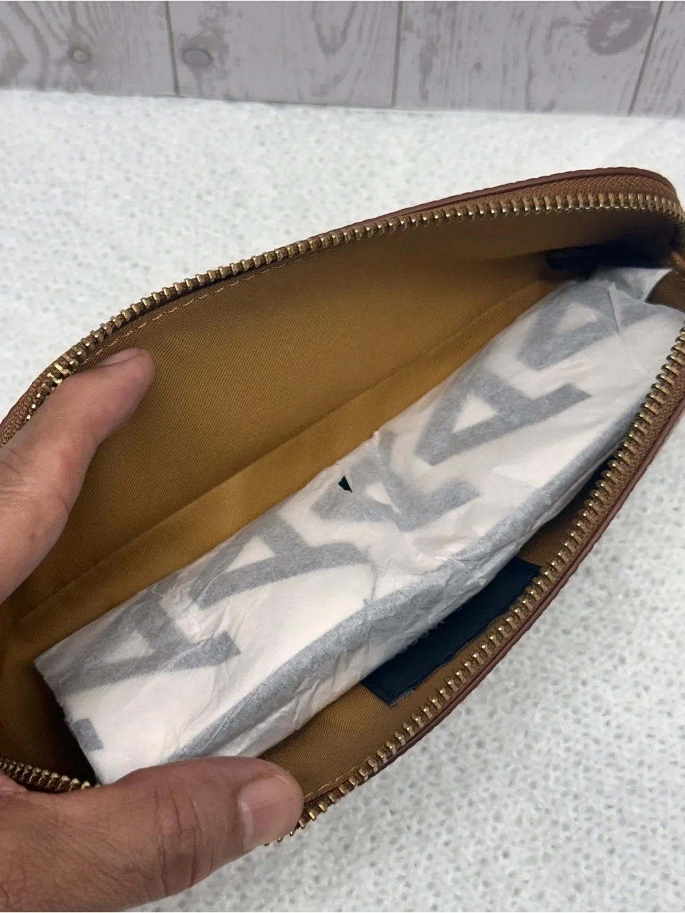 Marc Jacobs please dust pebbled