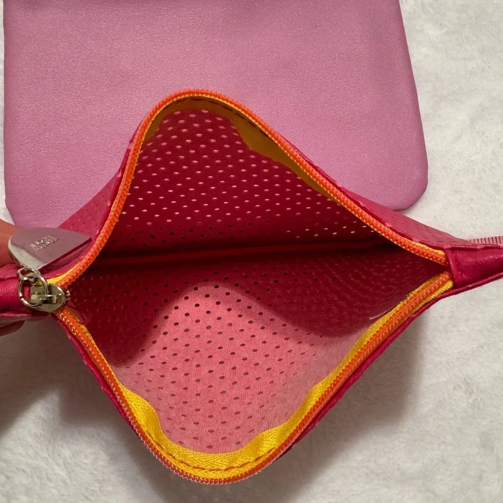 N/A tags pink cosmetic