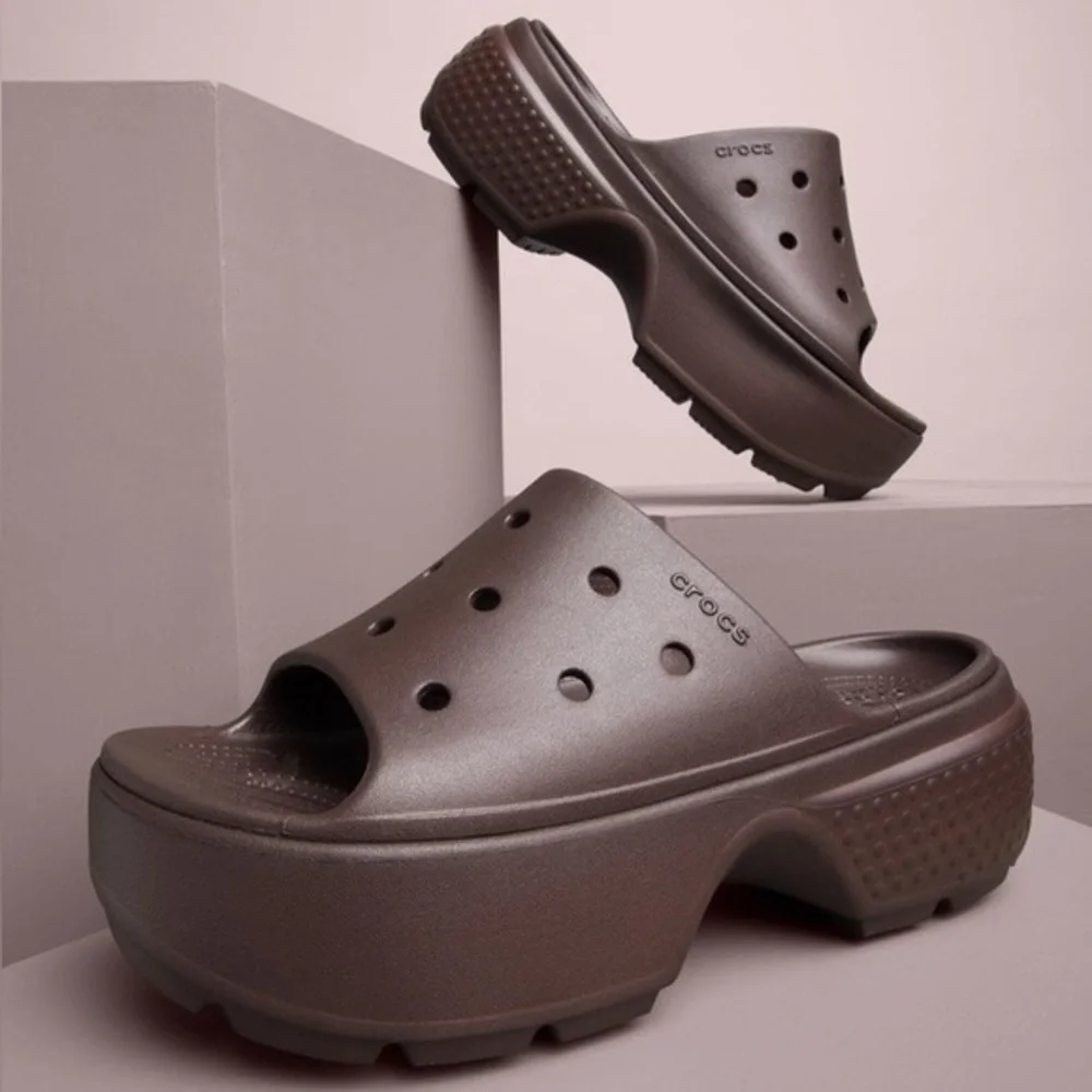 NWOB CROCS women’s Platform Stomp Dark Cherry Mocha Slide Sz 7