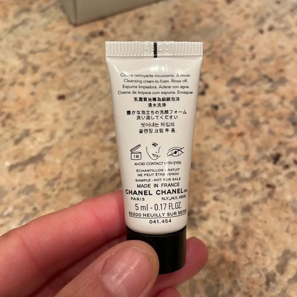 NWT Chanel La Mousse cleansing cream to foam travel size bottle
