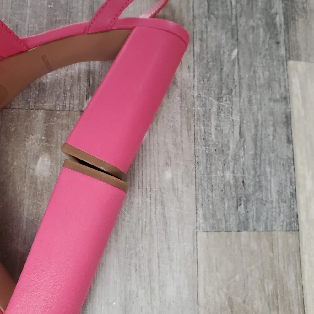 Vince Camuto good light