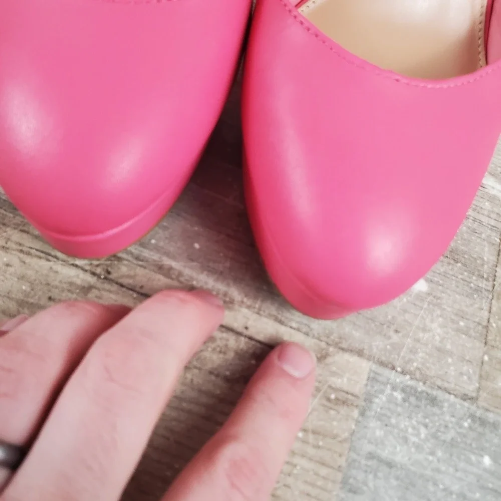 Vince Camuto good light