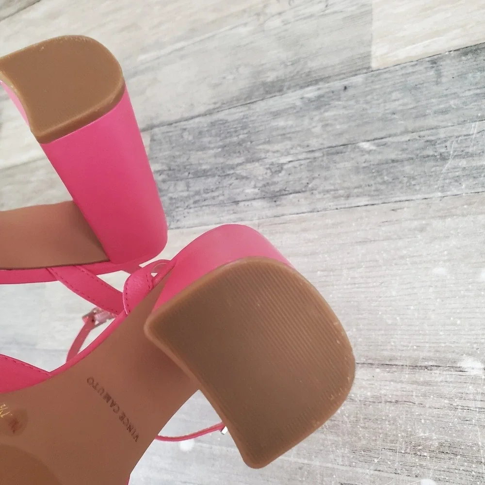 Vince Camuto good light