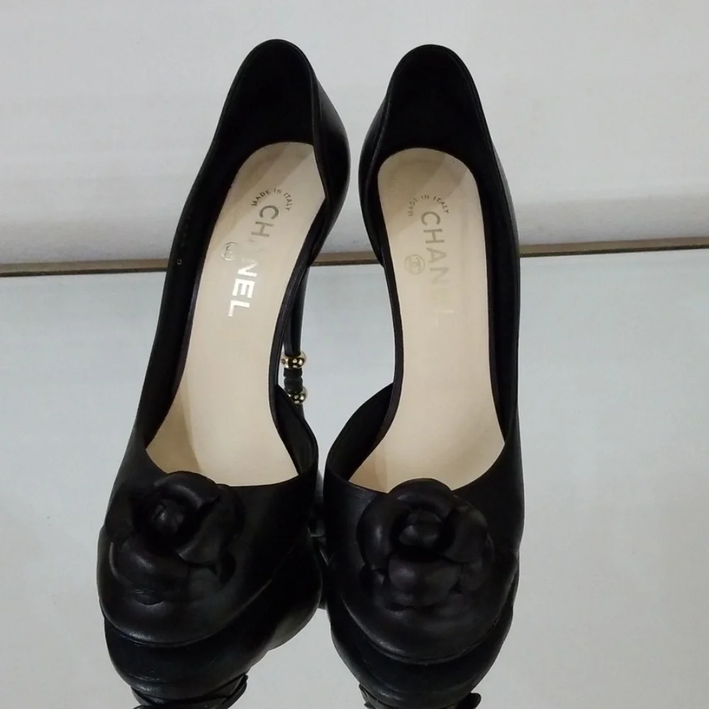 CHANEL wear peep stiletto