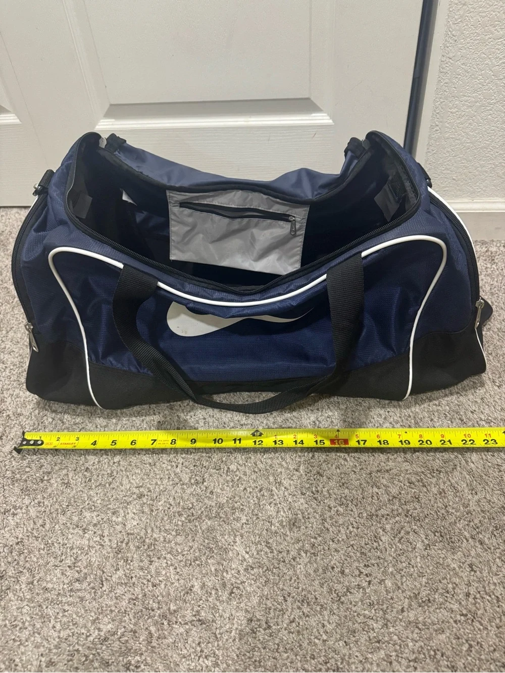 Nike Blue Black Medium Duffel Gym Bag Travel Sports Training Weekend Unisex