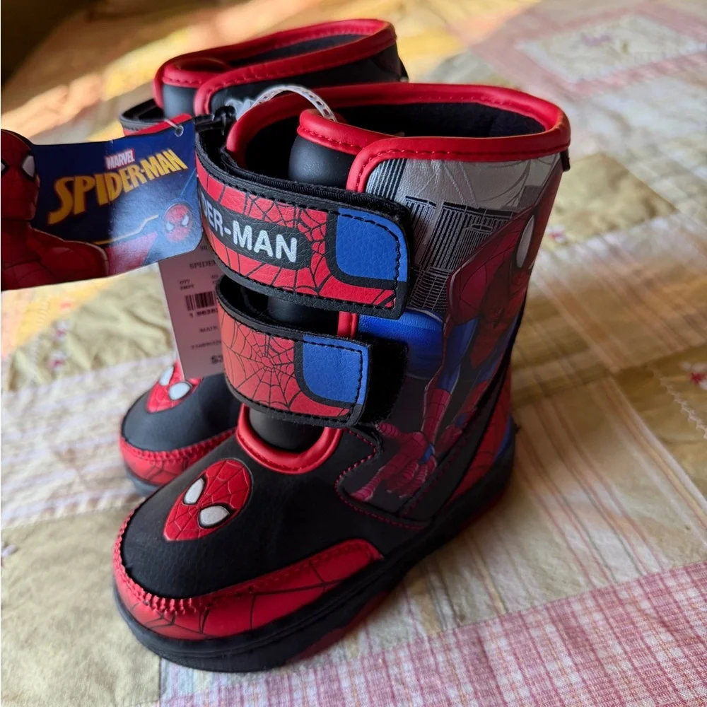 Spiderman Size 7  Toddler Red and Black Kids' LIGHTED Up Snow‎ Boots NEW