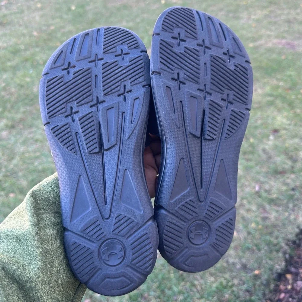 Under‎ Armour Big Kids Ignite V Slide Sandals Size 6Y Black Shoes