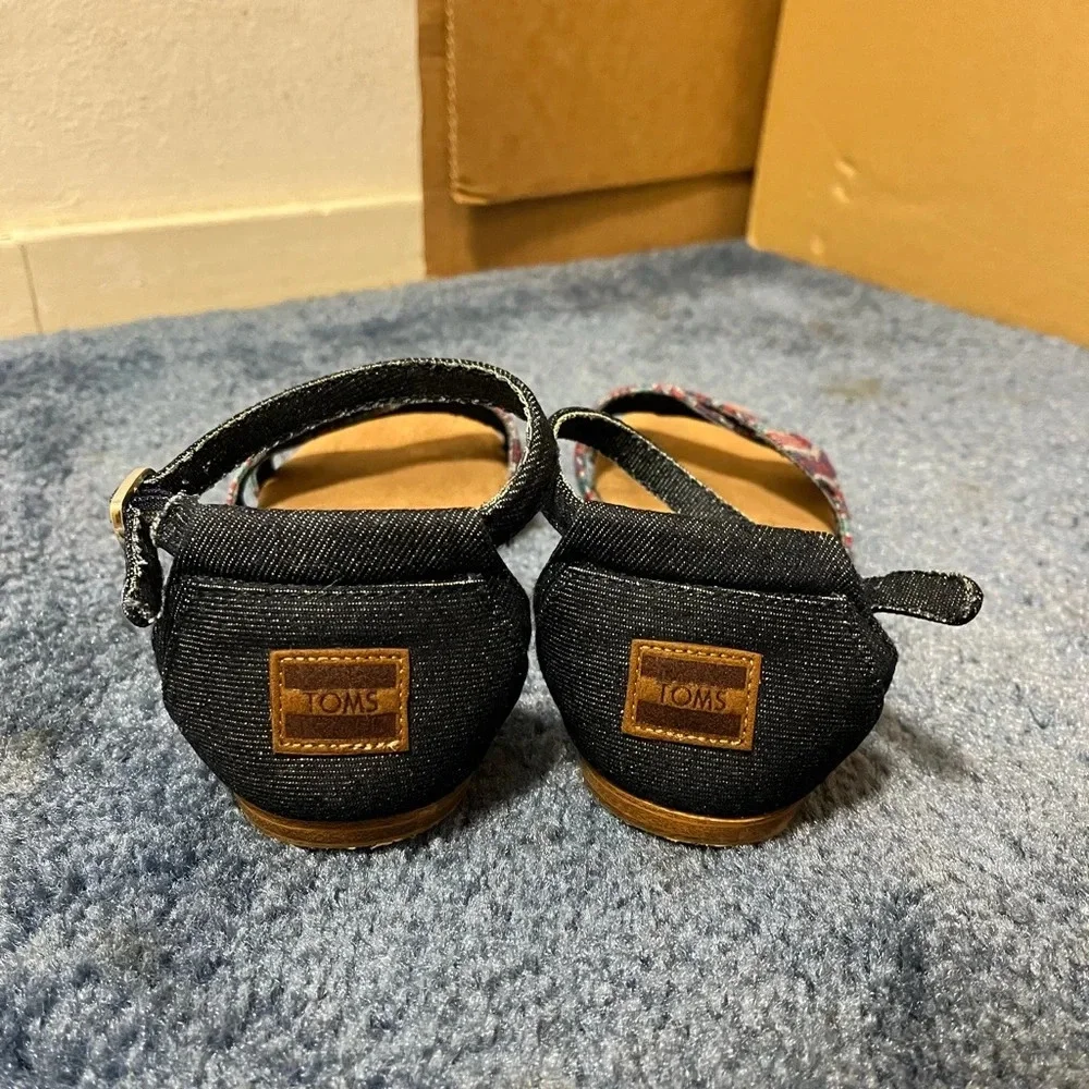 Toms criss cross