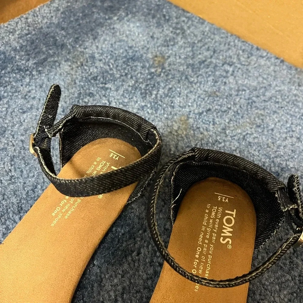 Toms criss cross