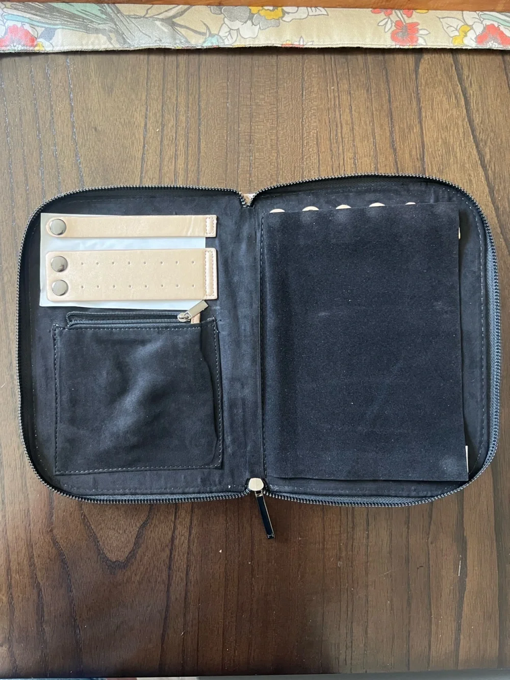 Halston Heritage compact halston