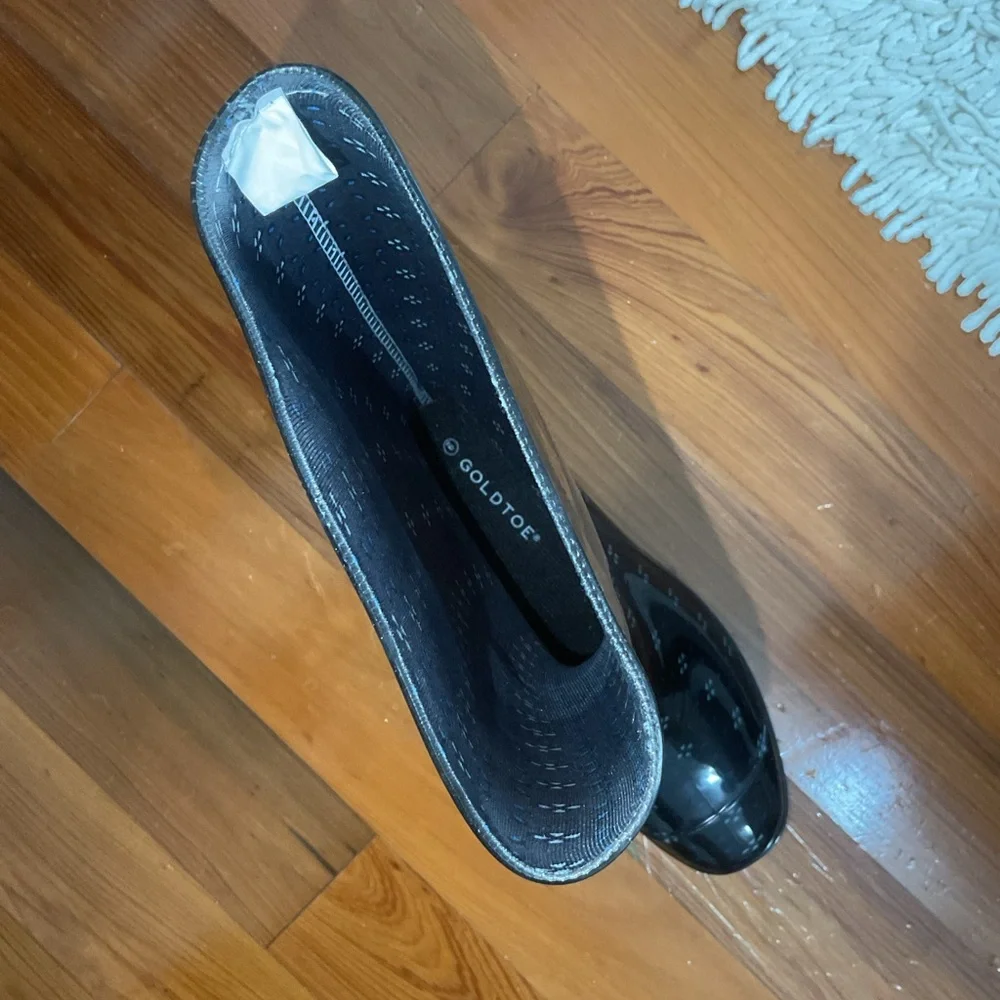 Gold Toe step out