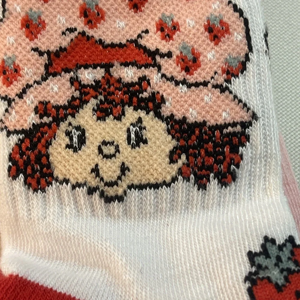 NWT Pack Of‎ 2 Pairs Of Mid-Crew Socks - Shoe Sz 4-10 - Strawberry Shortcake New