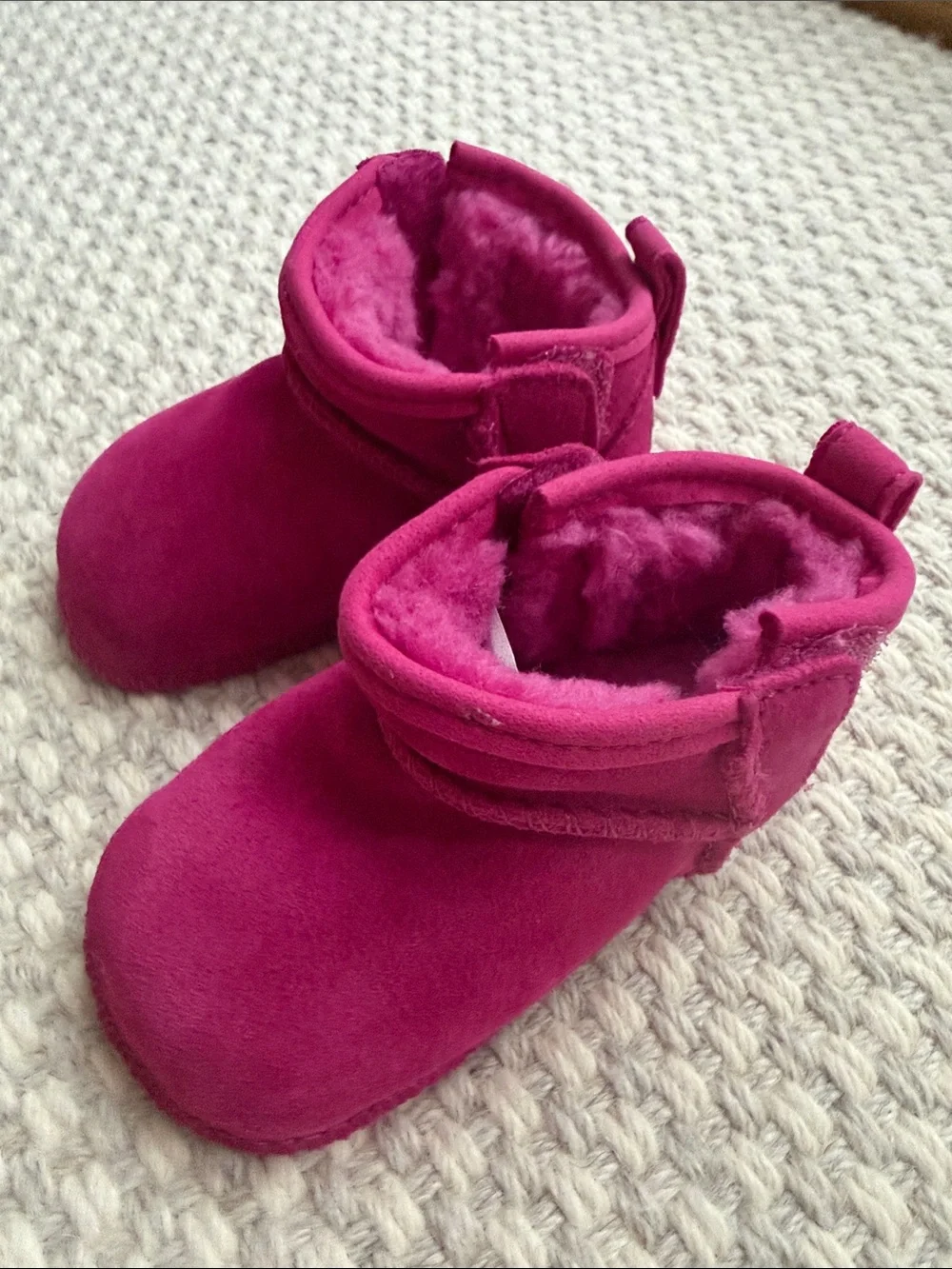 UGG vibrant hot