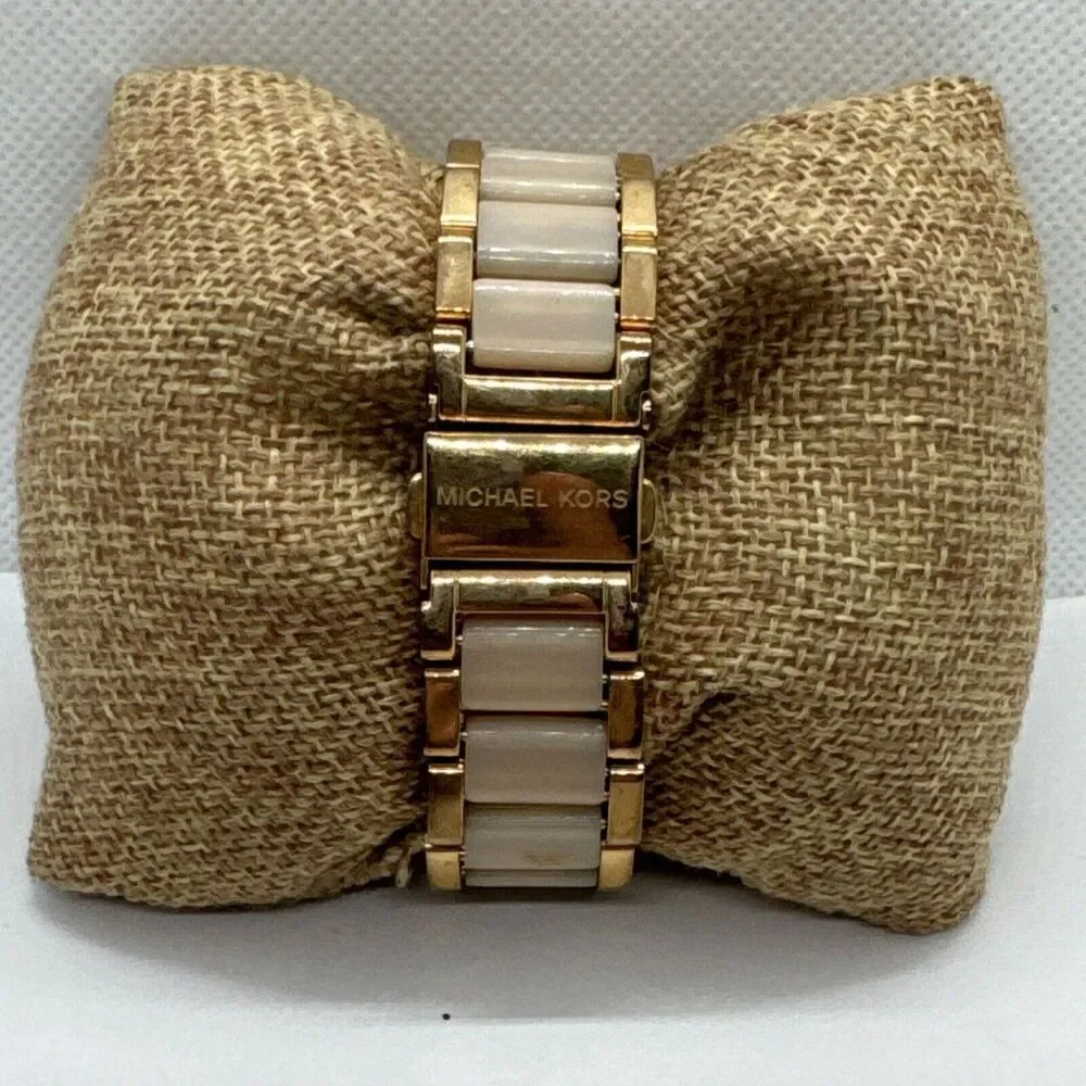 Michael Kors Parker MK5896 Women Rose Gold Analog Dial Quartz Wrist Watch JNA390