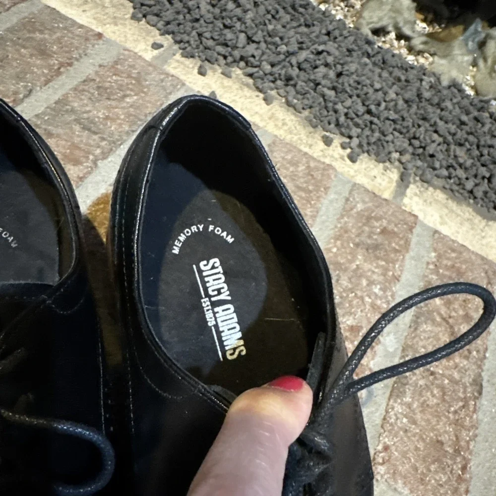 Stacy Adams toe see leather