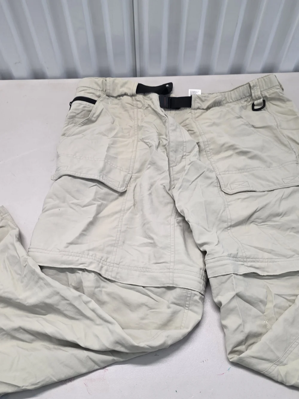 The North Face Convertible Hiking Beige Pants Men's Size XL  Inseam 8 And 31