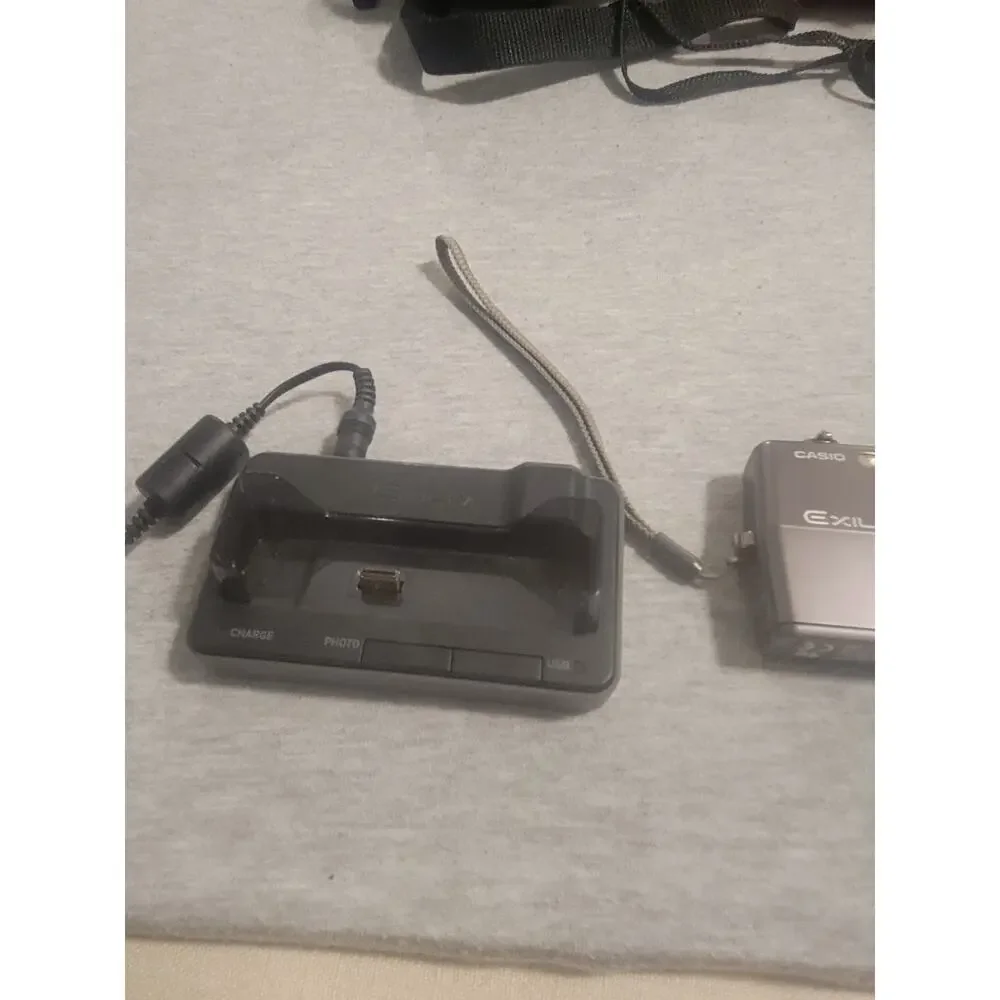 EXILIM camera z700