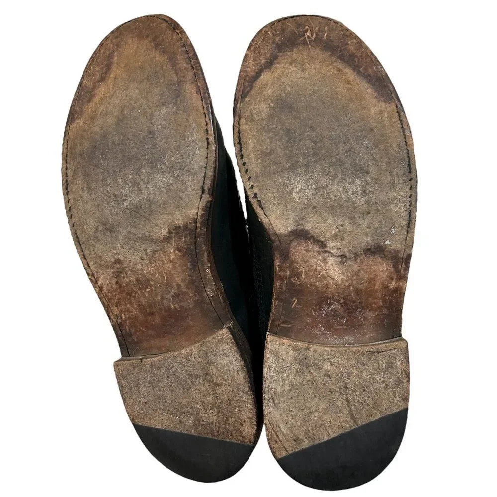 Frye give hand left