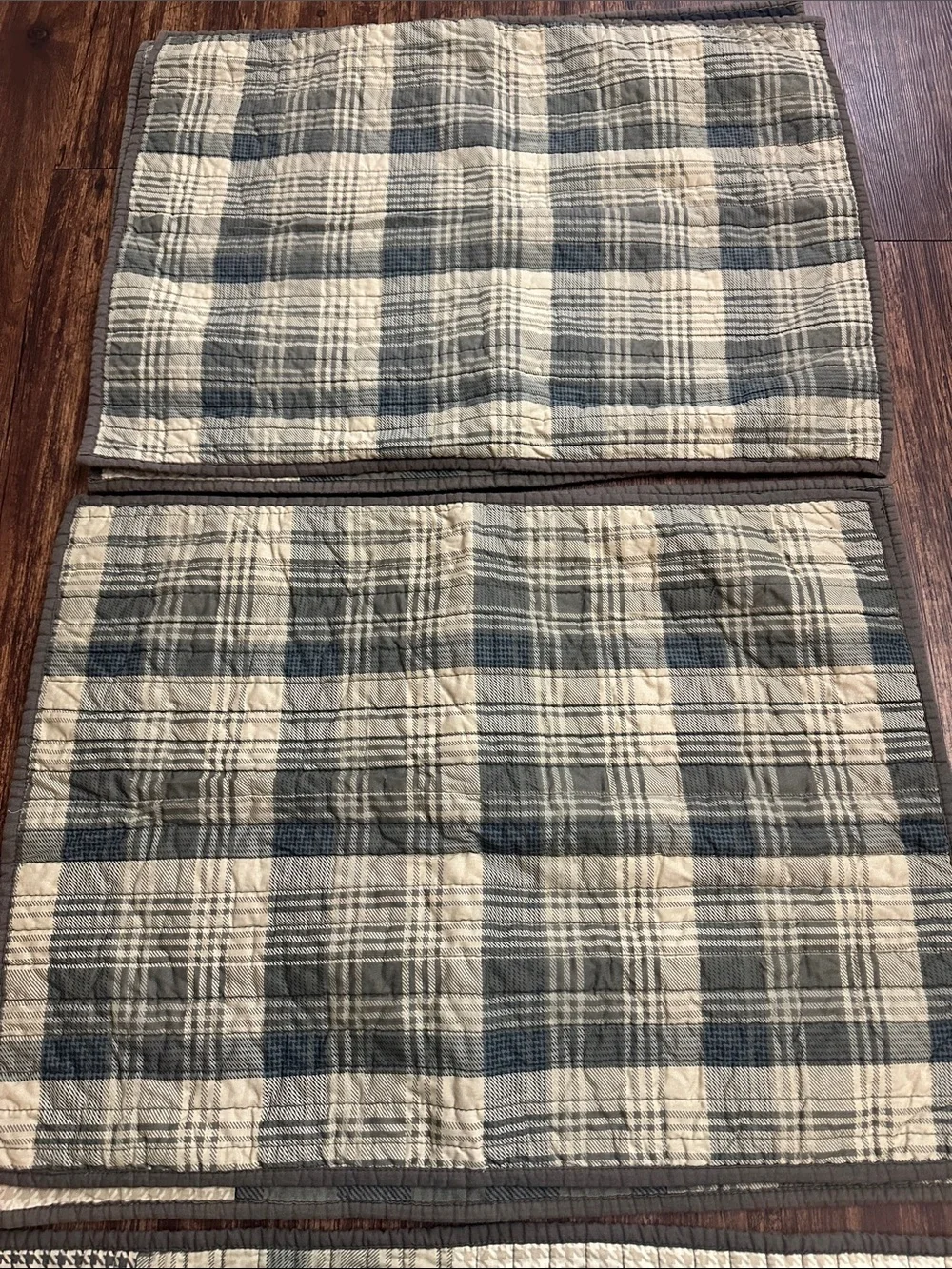 Woorich Quilted Throw 50x68 & 4 Standard Pillow Shams Bundle Winter Cottage