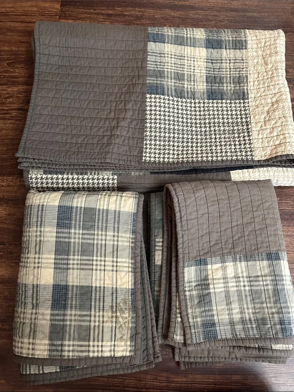 Woorich Quilted Throw 50x68 & 4 Standard Pillow Shams Bundle Winter Cottage