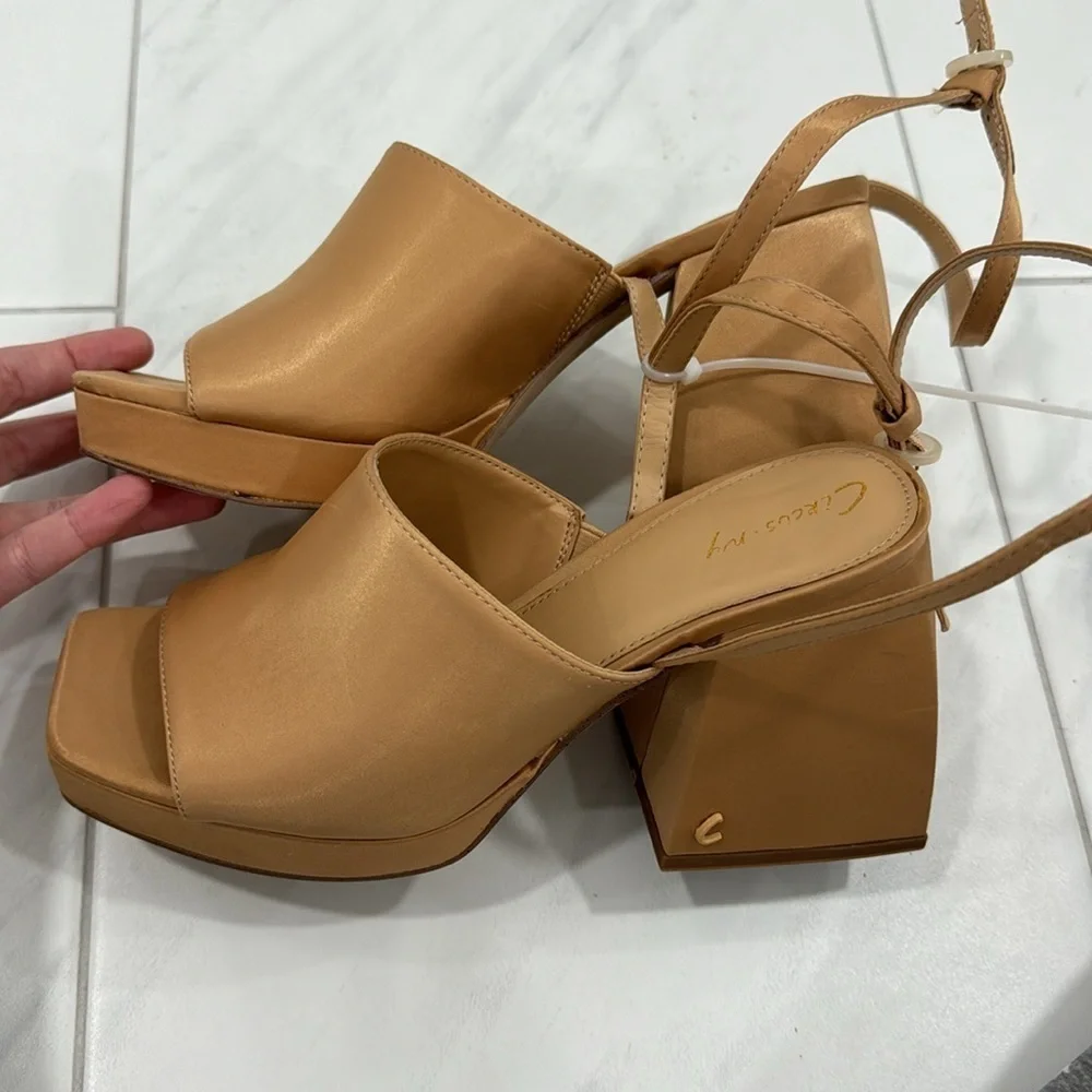 Circus by Sam Edelman Rosa Beige Miranda Platform Ankle Strap Sandal - Size 7.5