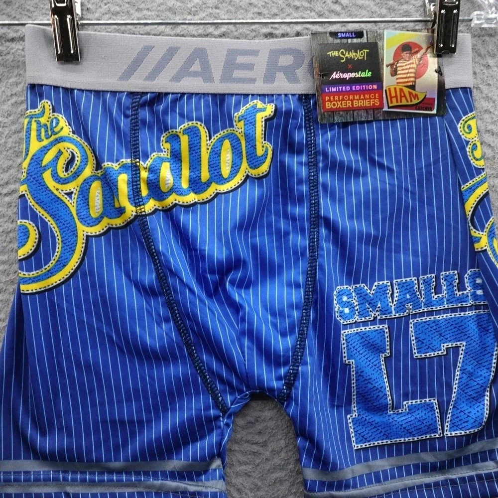 Aeropostale details trunks