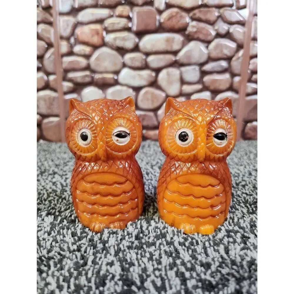 Vintage Retro Plastic WINKING OWLS Salt And Pepper Shaker