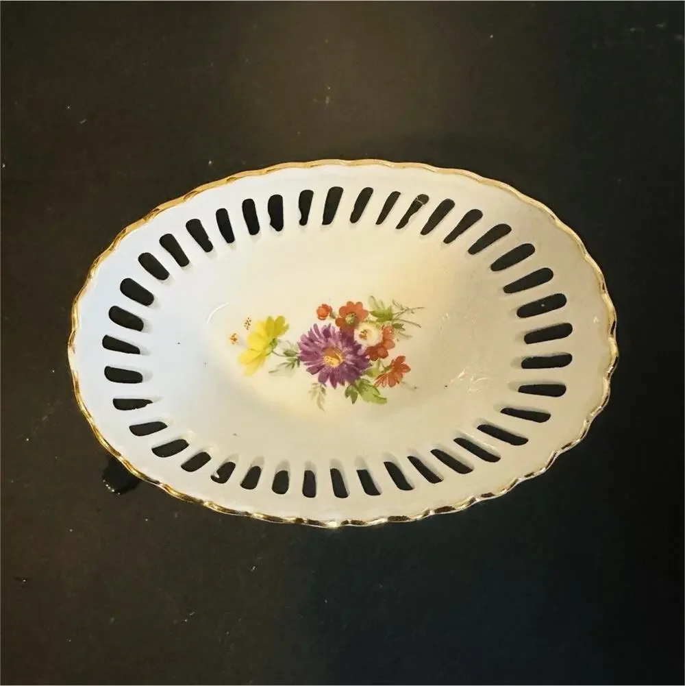 Kämmer Porzellan (Rudolf Kämmer), a German manufacturer based in Thuringia Dish