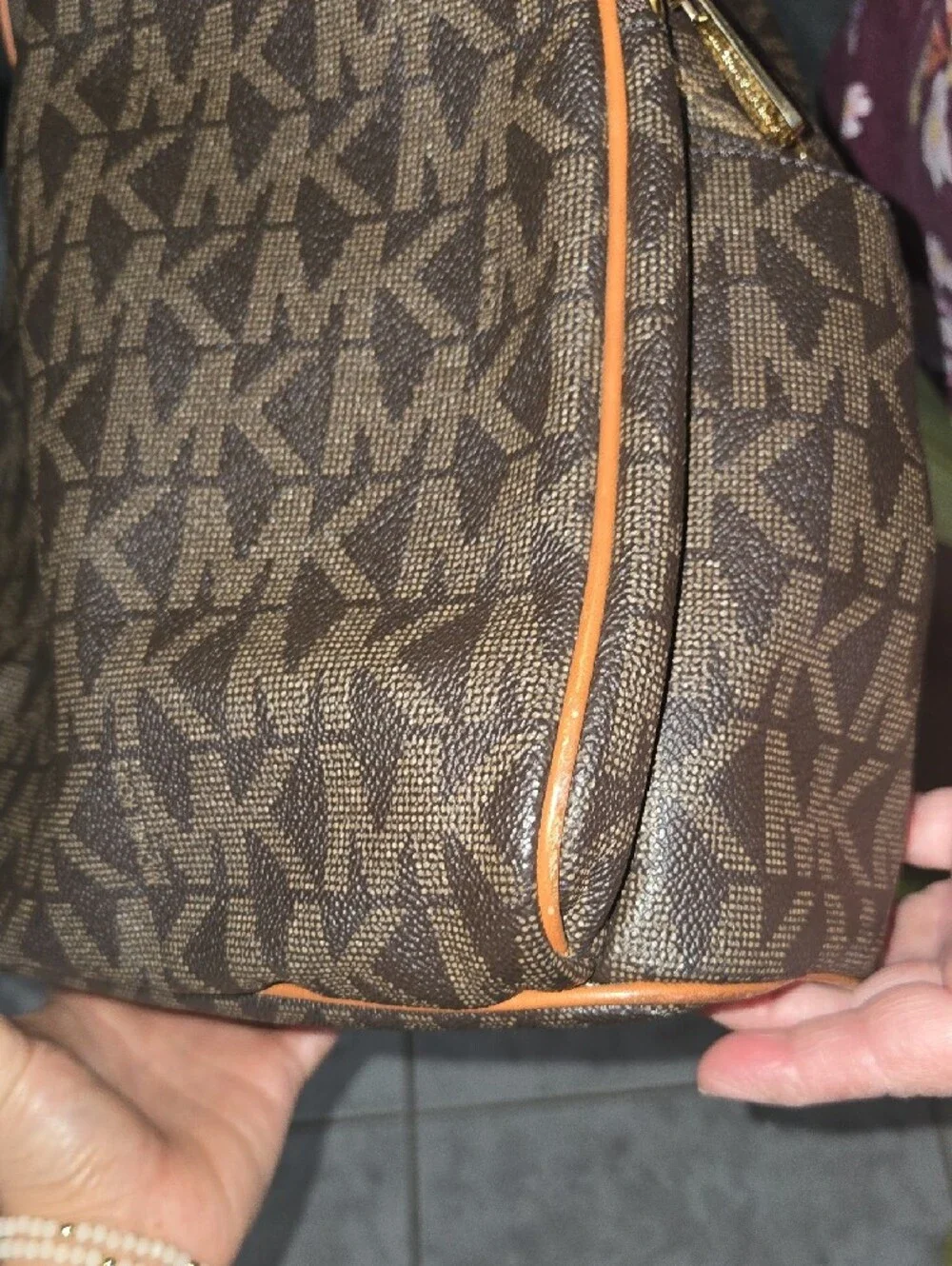 Michael Kors gold bad zip
