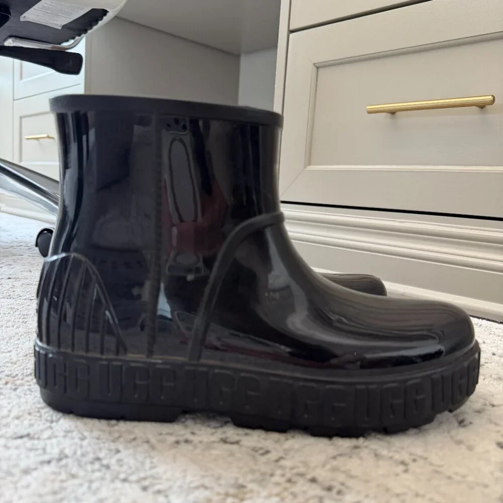 UGG high midsole